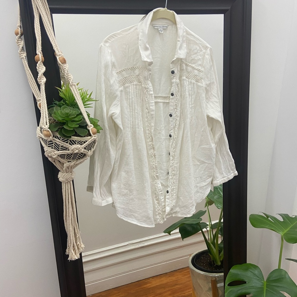 AE button down